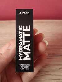Matowa szminka z kwasem hialuronowym Hydramatic Matte Hydra Peony.