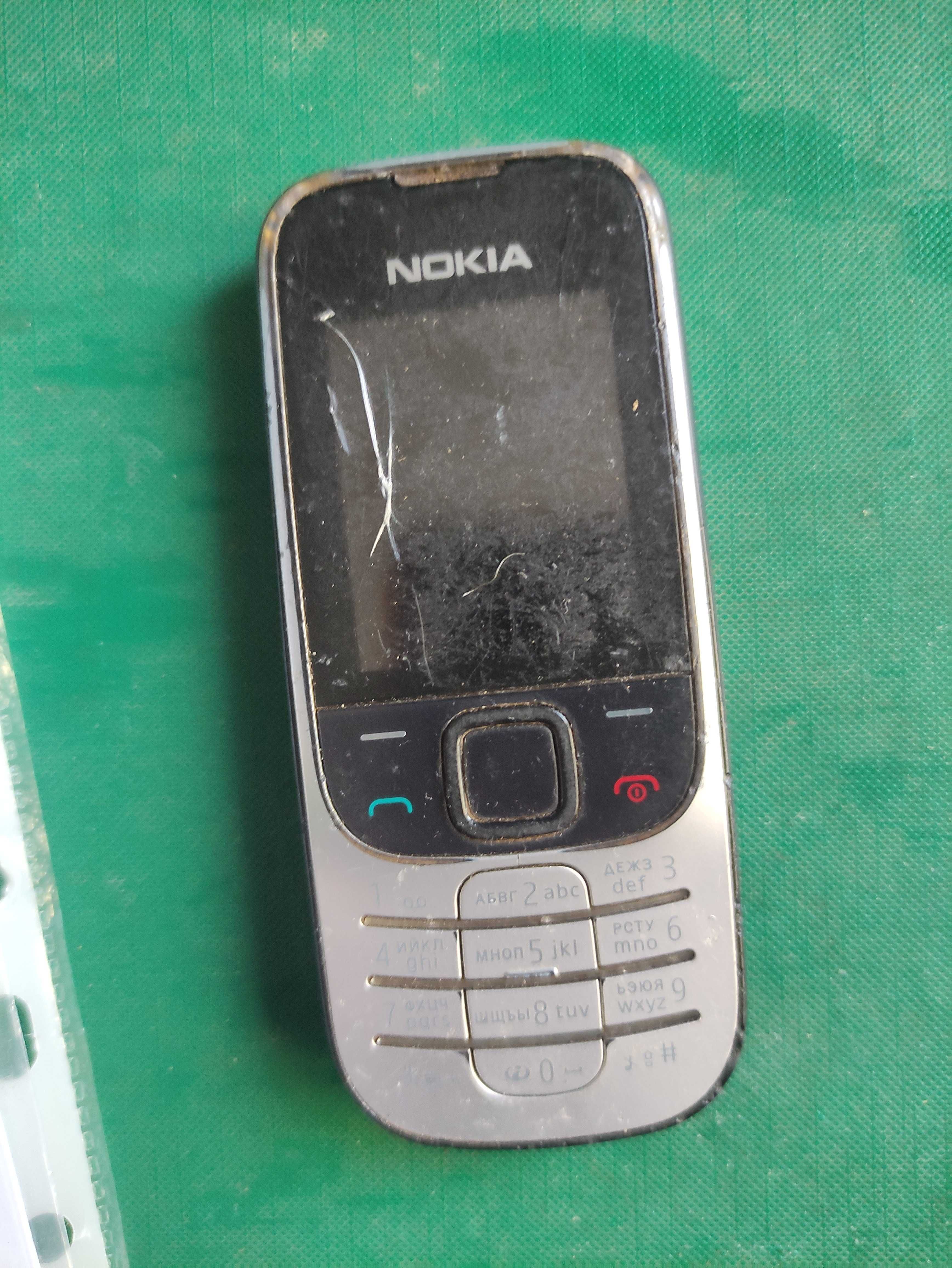 Nokia 2330c-2 в ремонт або на запчастини.