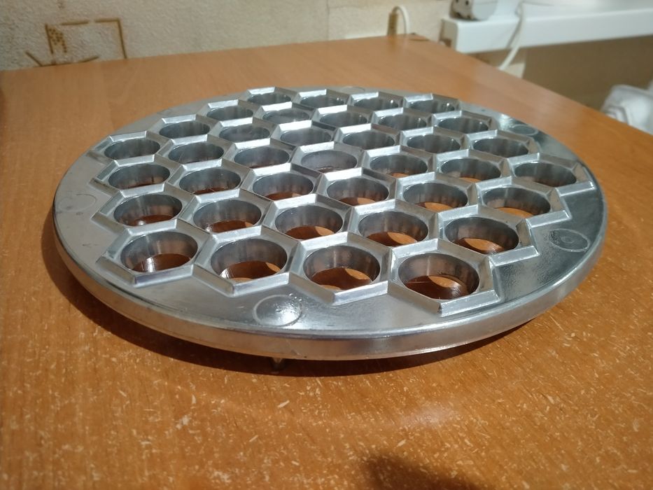 Пельменница СССР  ц.2р.60к. форма для пельменей