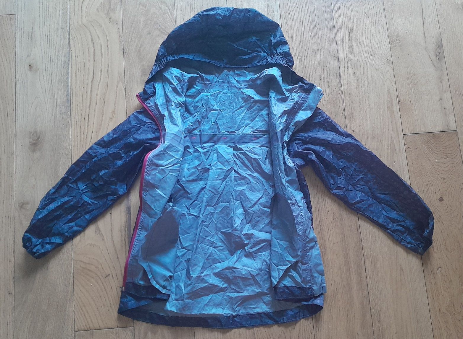 Kurtka przeciwdeszczowa 6 lat rozm 115-124 Decathlon Wiatrowka Quechua