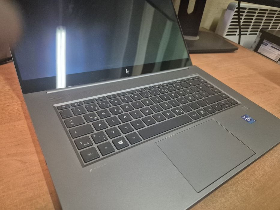 Laptop HP ZBOOK STUDIO G8 15,6" OLED 4K RTX 3070 I7 11850H 32GB Ram