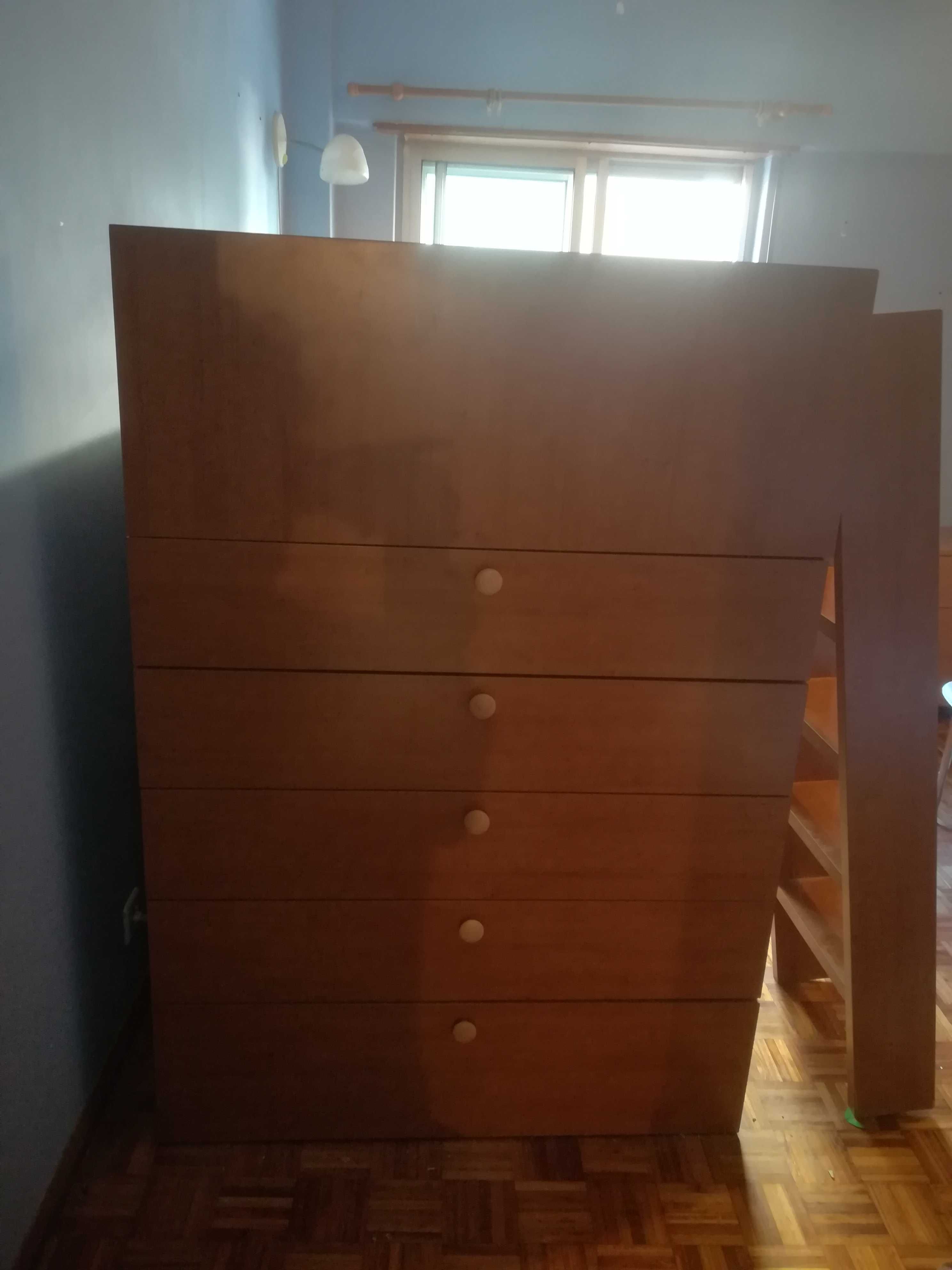 Cama com armário, gavetas e secretária