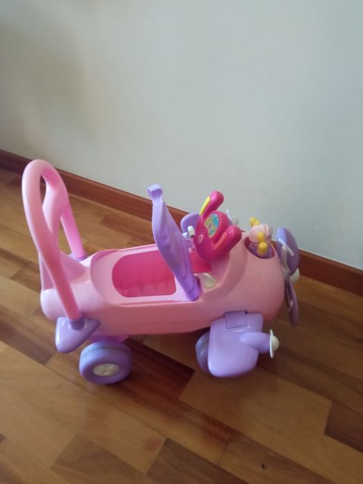 Carrinho com luzes e música