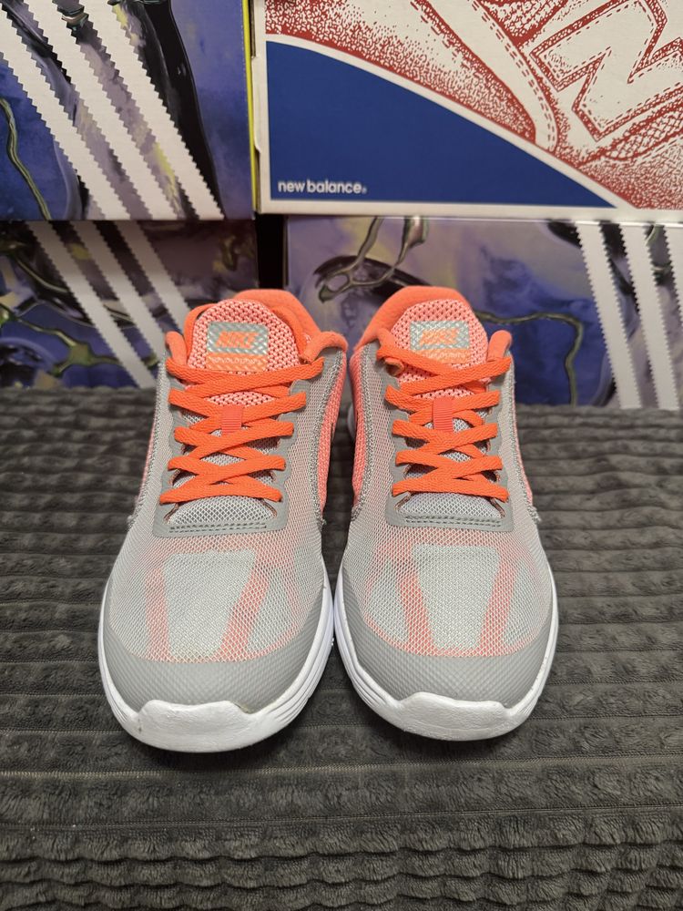 Жіночі кросівки Кроссовки Nike Revolution 3 38,5(24см) оригінал