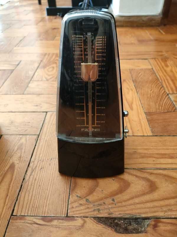 Mechanical metronome