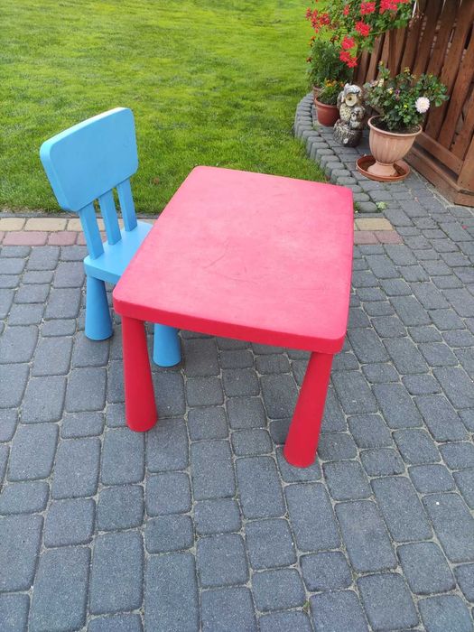Czerwony stolik z niebieskim krzesełkiem, używane, IKEA, Mammut