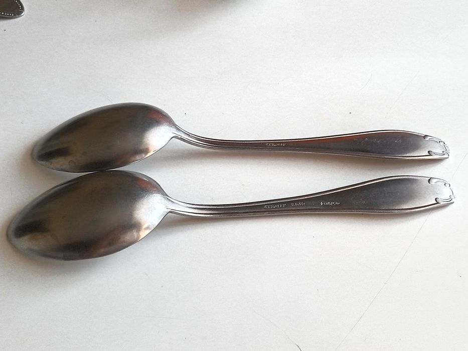 Столовые приборы, ложки,. Столове приладдя, ложки,