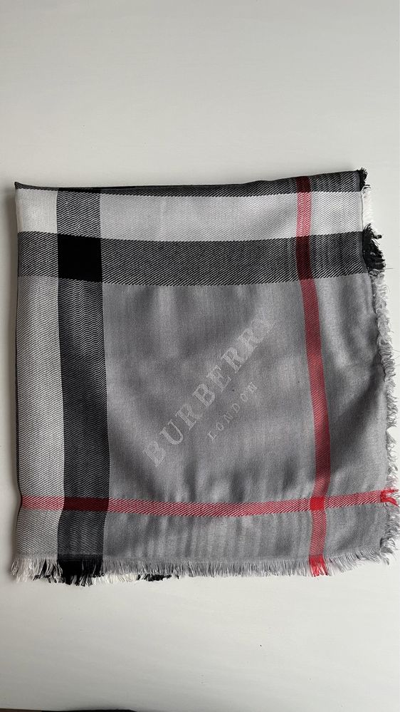 Burberry szalik szaliczek szary w kratkę 140x140 cm  wełna jedwab