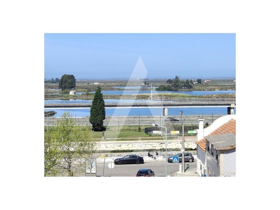 Apartamento T3 remodelado no centro de Aveiro.