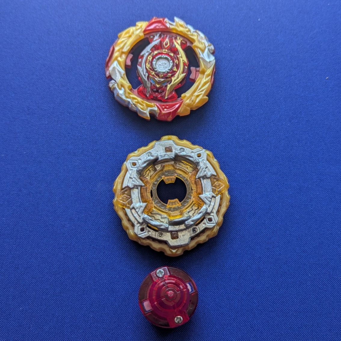Продаю 21 Бейблейд + 8 запускалок + арену для Beyblade