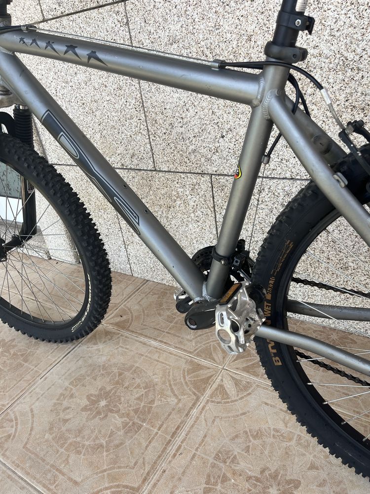 Bicicleta btt ( DS )