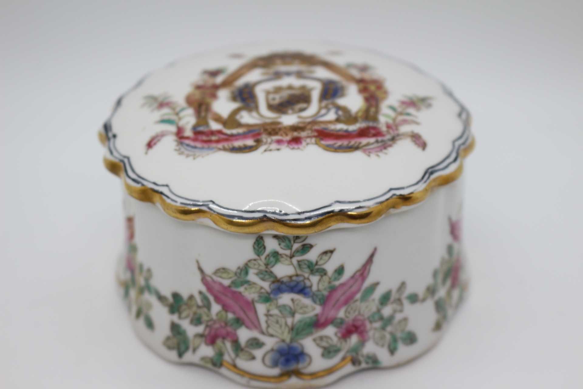 Caixa porcelana chinesa Brasão Mello e Castro XX 12 x 7 cm