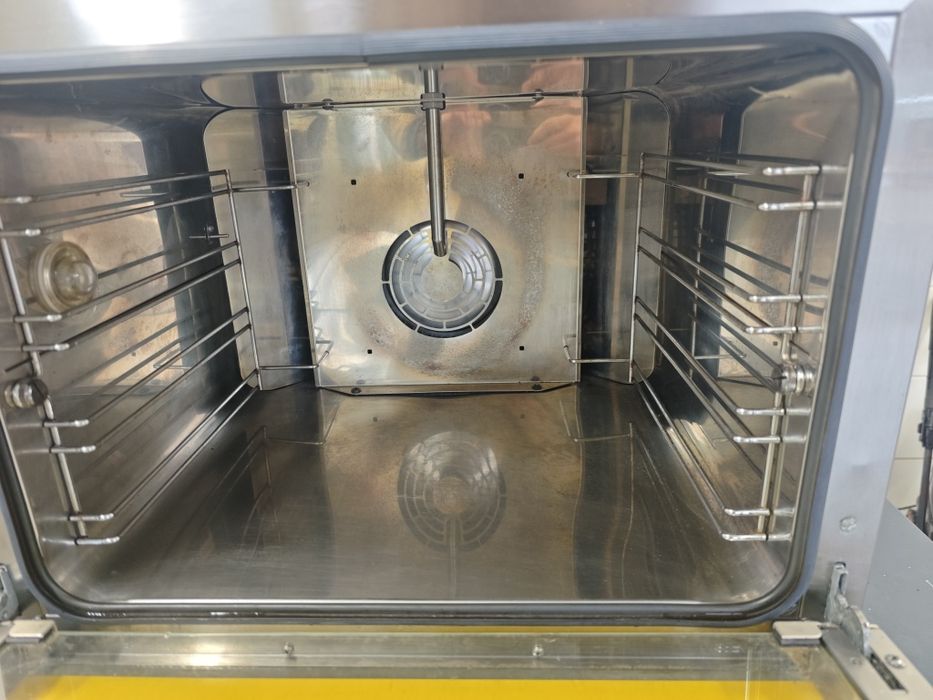 Пароконвектомат 4 рівні Unox XF135 Arianna