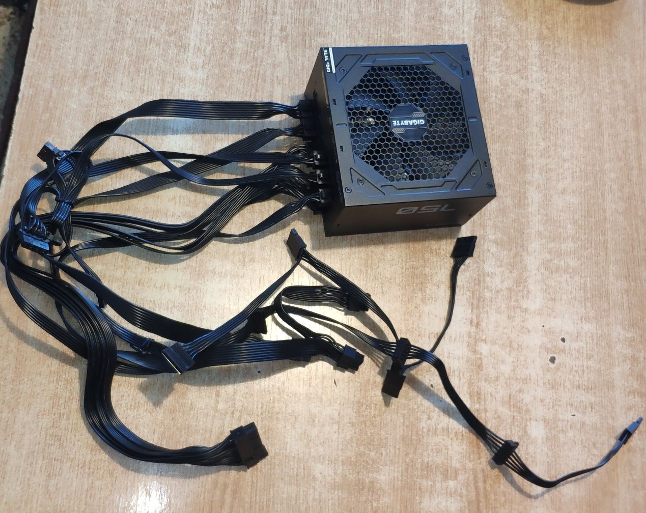 Блок живлення GIGABYTE 750W (GP-P750GM)