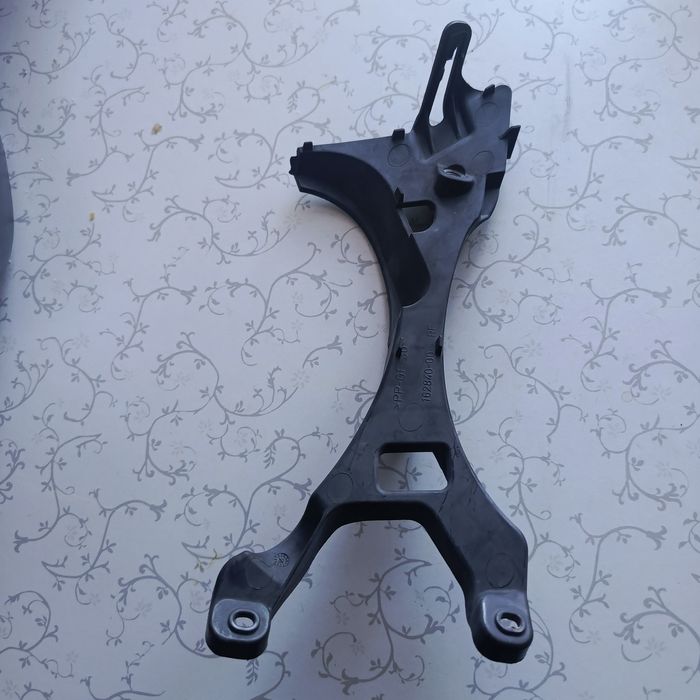 Ślizg mocowanie lampy przedniej Mercedes. E klasa w211