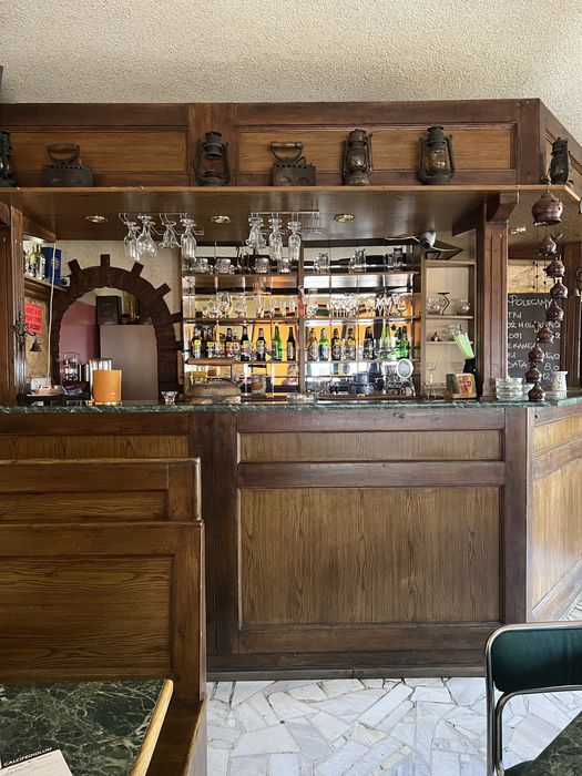 Barek z pókami debowy z blatem zielonym imitacja marmuru