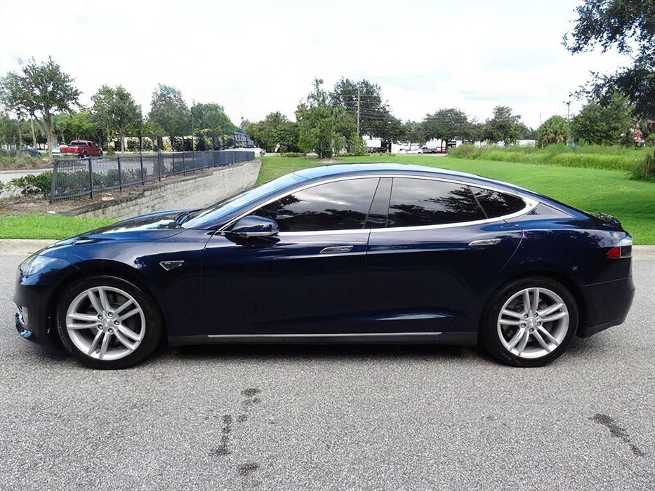 Tesla Model S      2015