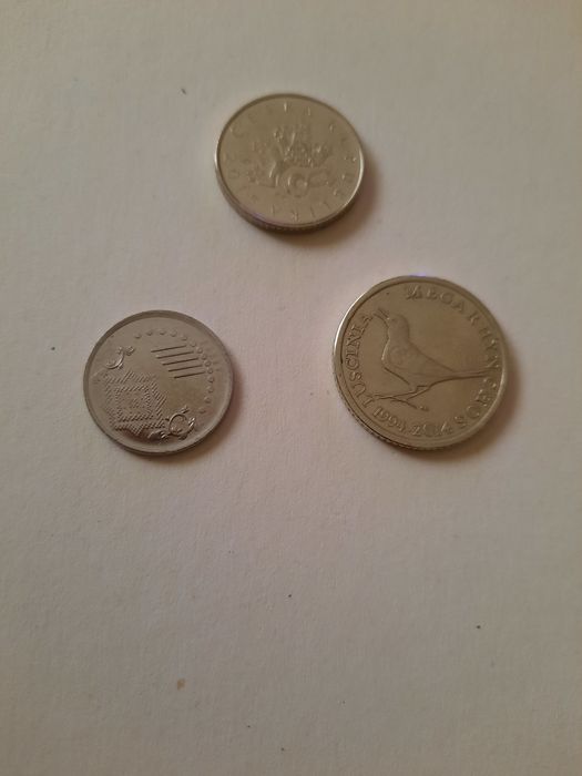 3 moedas: Croácia; República Checa; Malásia