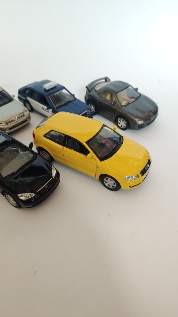 Samochodzik żółty Audi 1:32