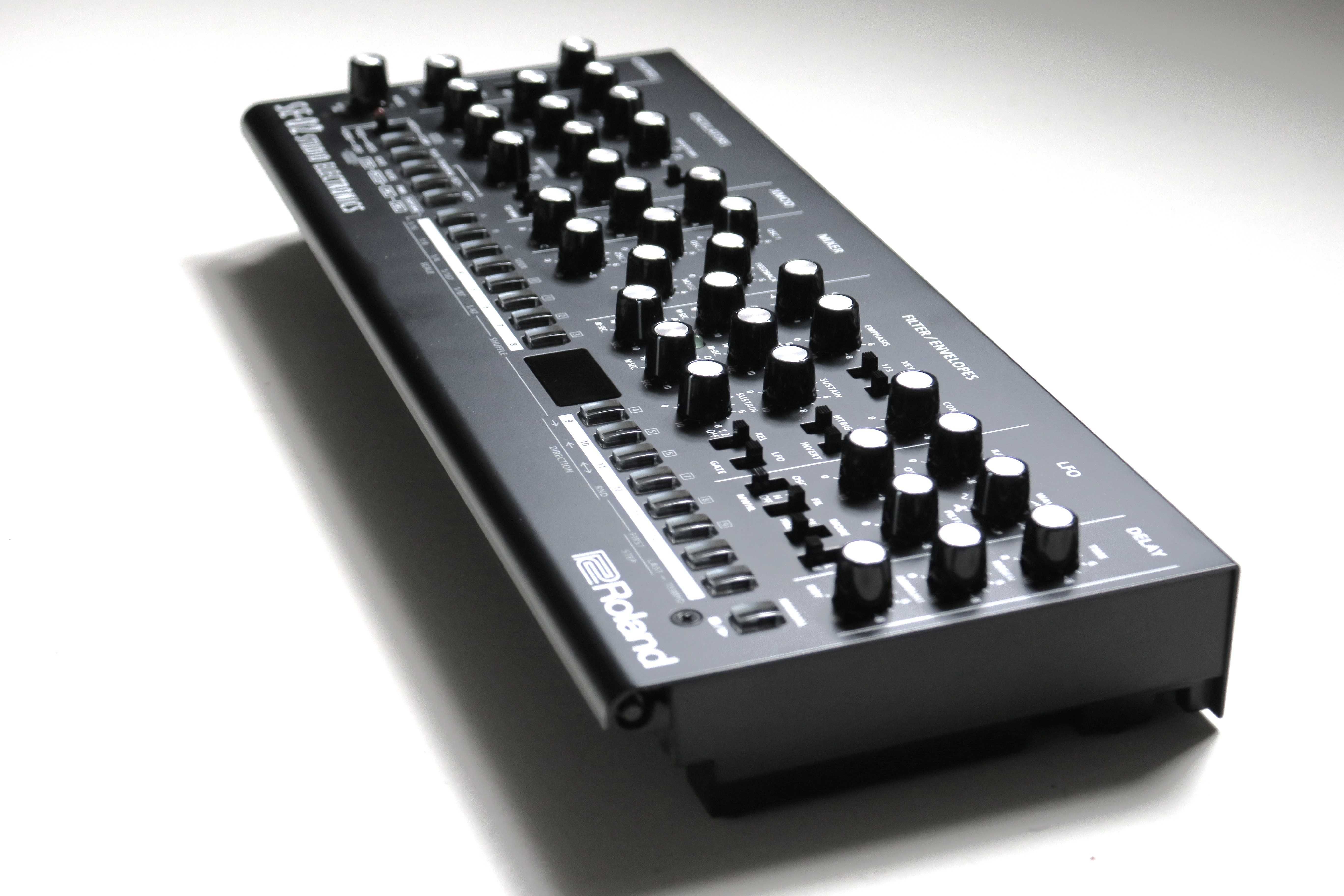 Roland Boutique SE-02 syntezator analogowy 3-oscylatory stan jak nowy