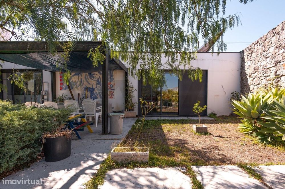 Moradia T4 com grande atelier | Piscina | Jardins | Vistas incríveis |