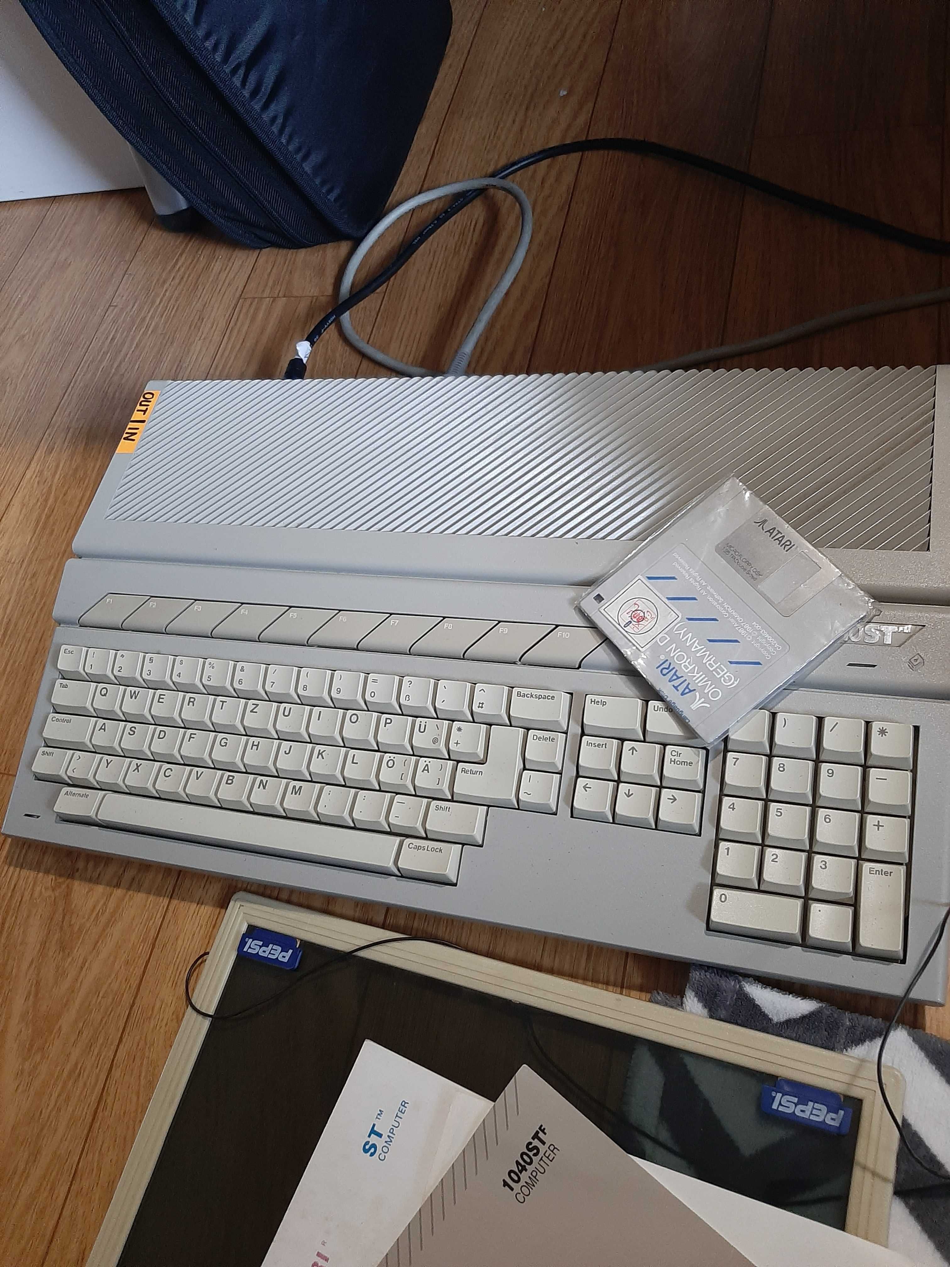 Atari 1040st + SM124 monitor