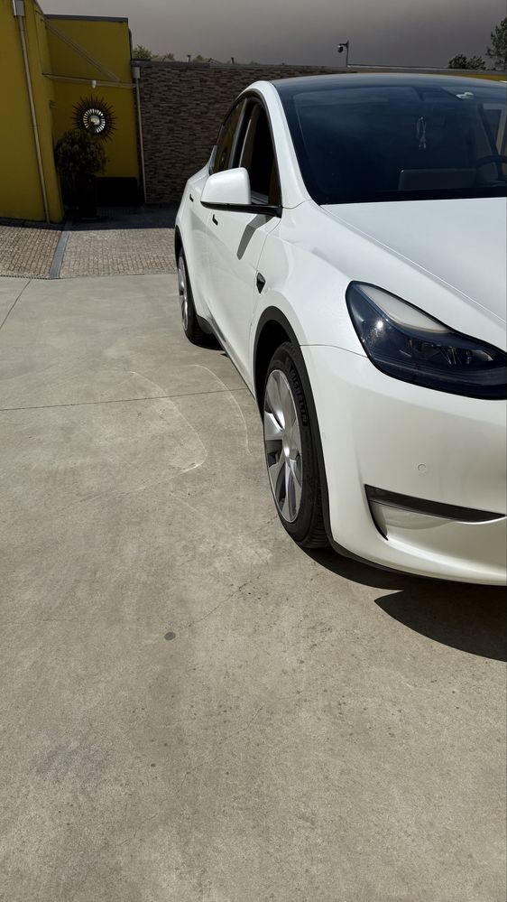 Tesla Model Y Long Range AWD