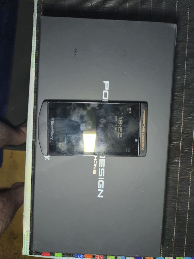 Sprzedam telefon Porsche Design P'9982 BlackBerry