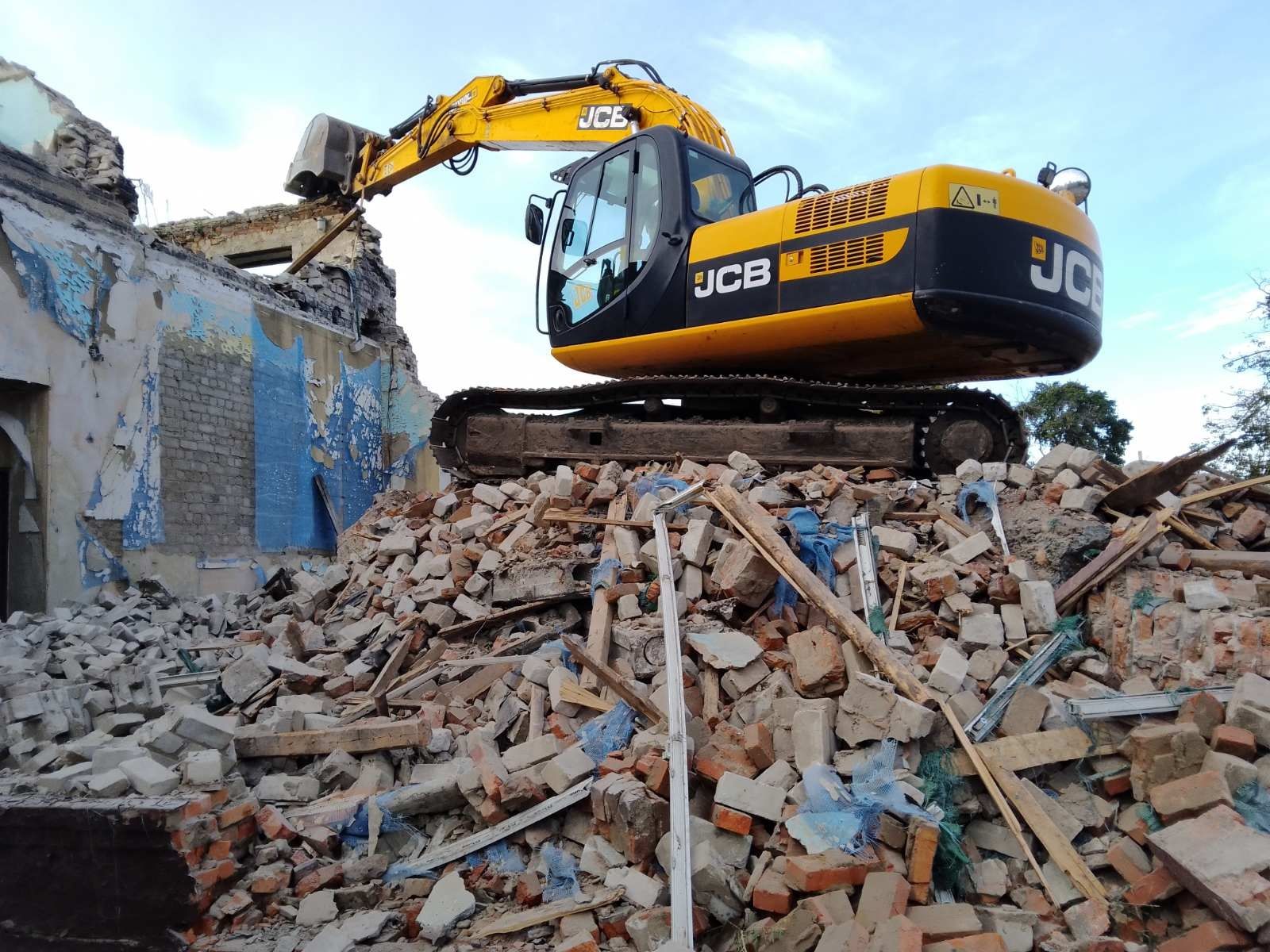 Оренда, Послуги екскаваторанавантажувача JCB 3-4CX.JS 220 самоскида