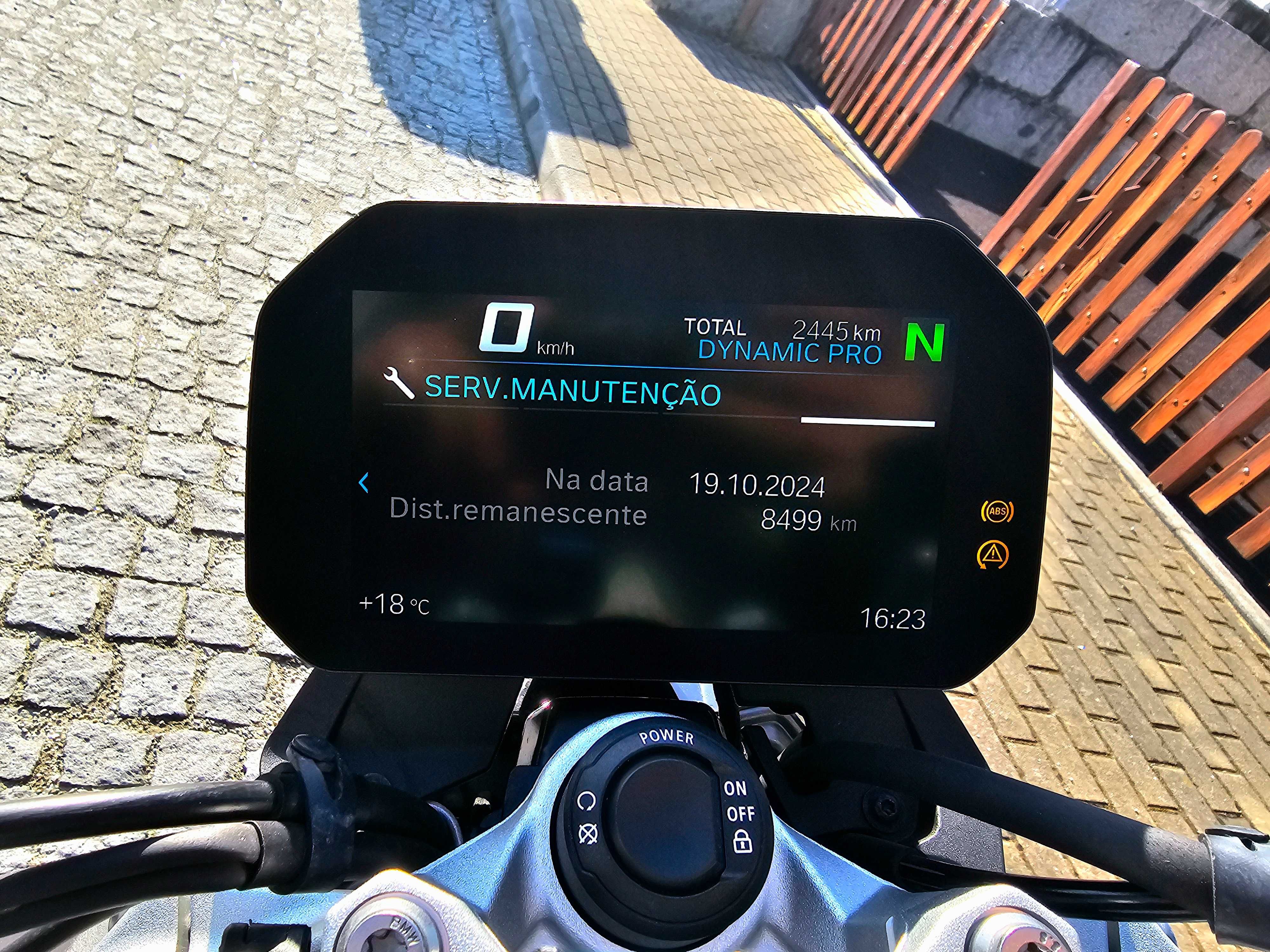 BMW F900R 2023 ABS com apenas 2.445km, extras e em condição excelente!