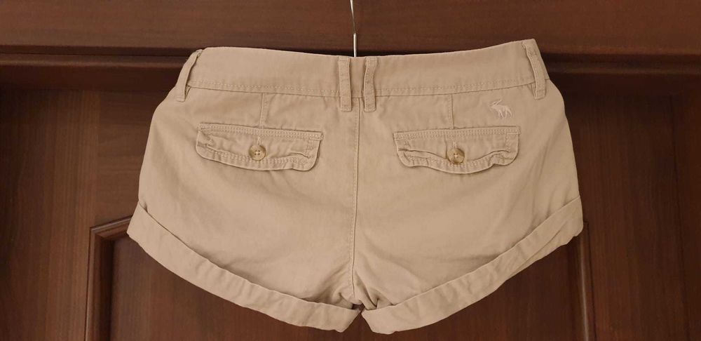 Krótkie spodenki Abercrombie & Fitch damskie -  beżowe roz. S