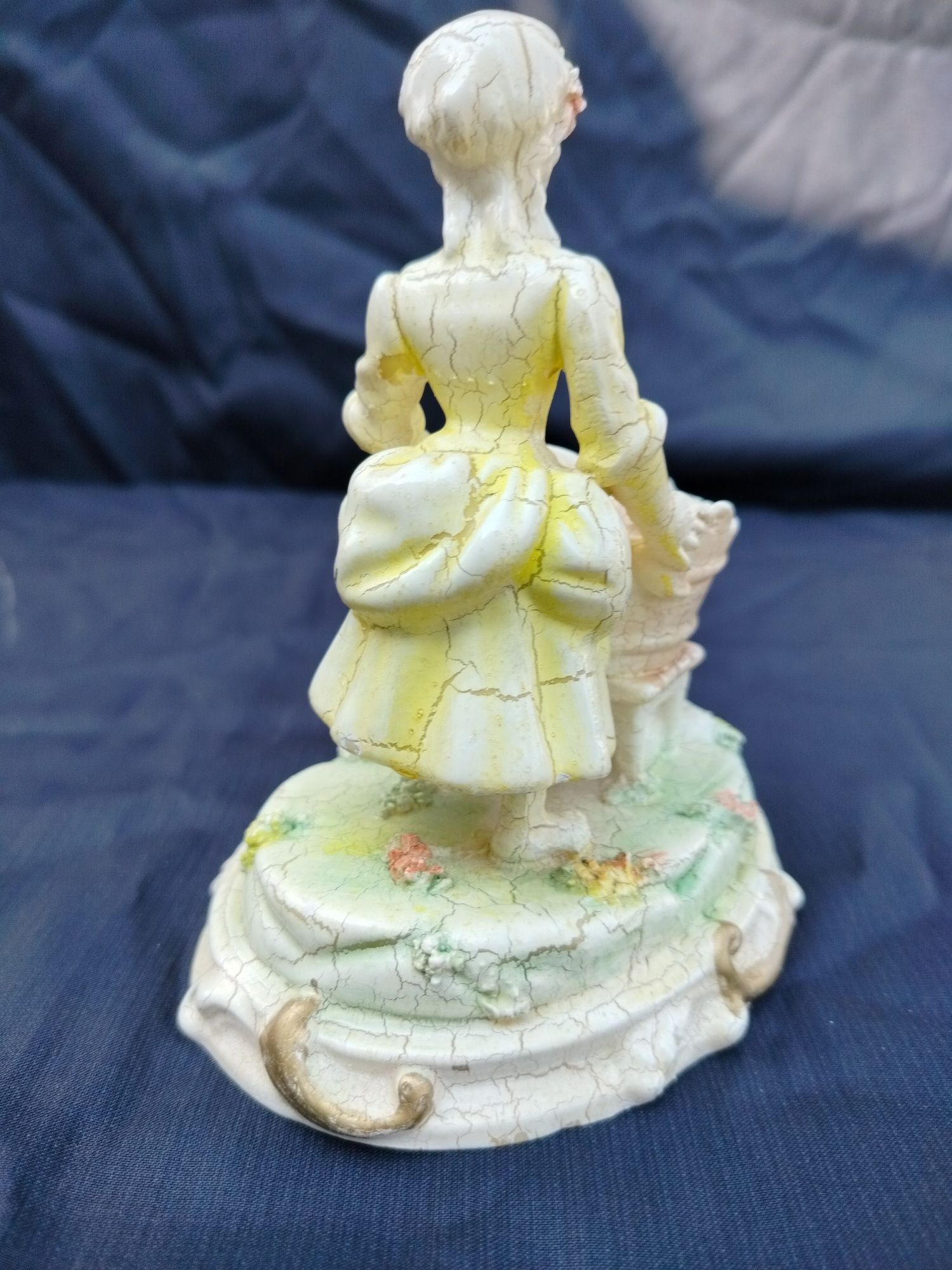 Figurka alabaster