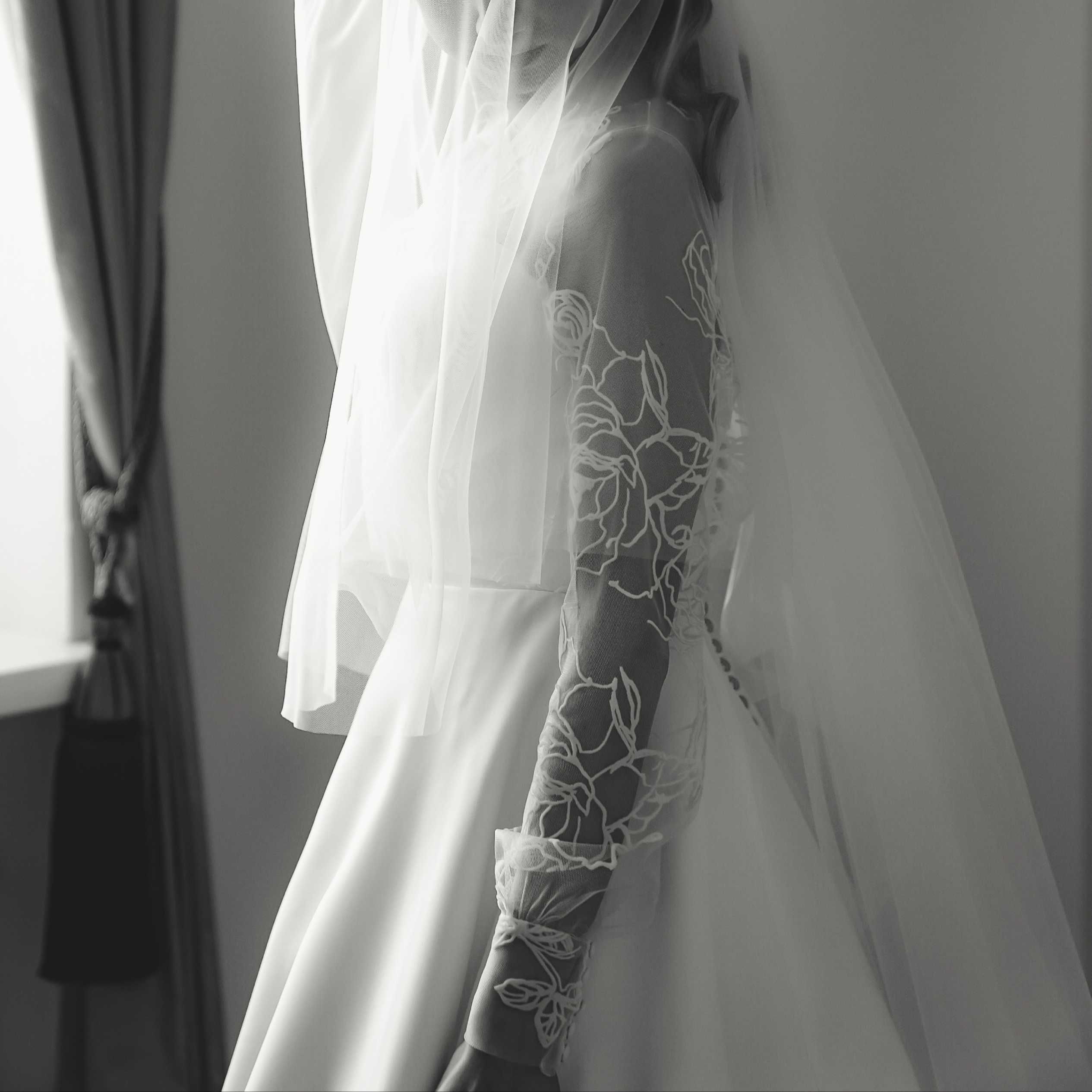 Suknia ślubna z opadającymi ramiączkami Justin Alexander Signature
