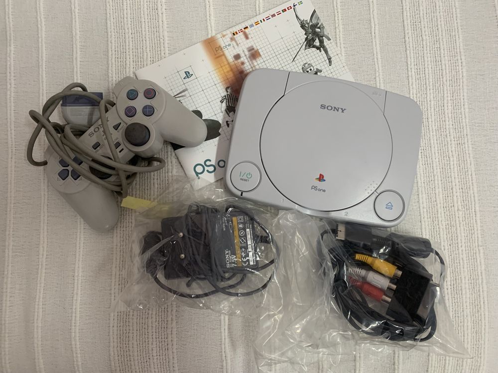 PlayStation One em caixa