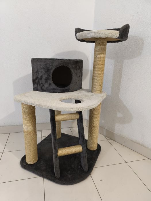 Arranhador  altura. 1.00 mt