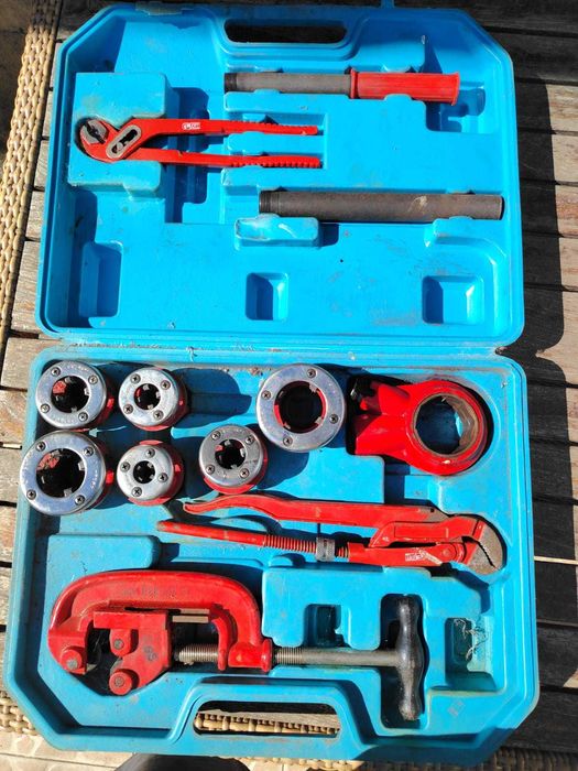 Fresa de roscar com corte de picheleiro