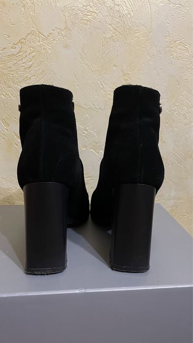 Ботики ботінки черевики ботильйони сапожки