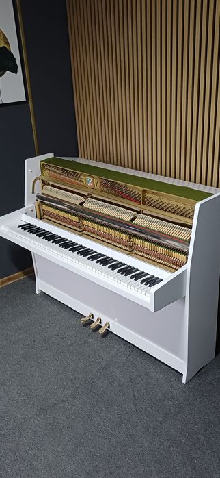 Petrof białe pianino
