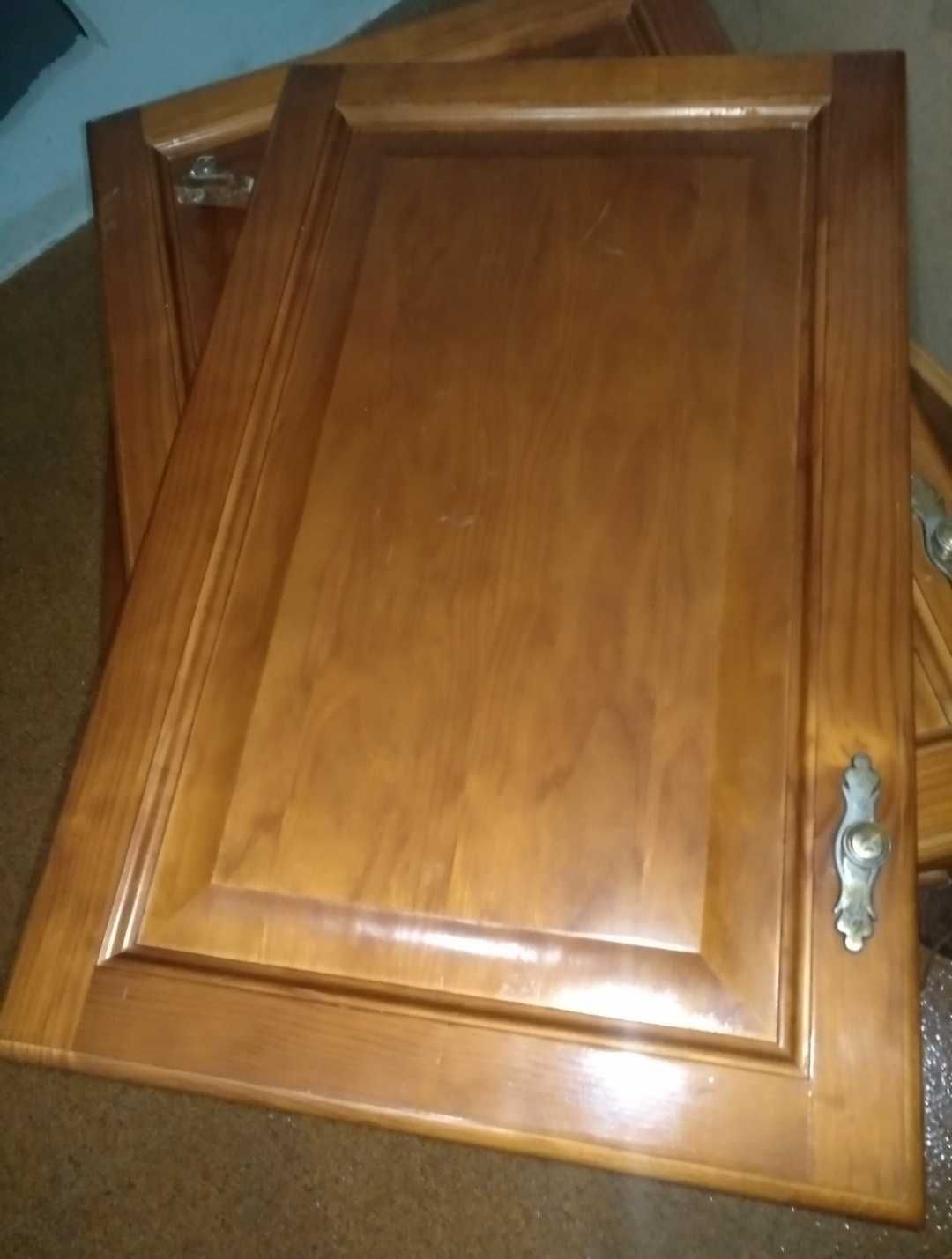 Vendo Portas madeira maciça para armários de cozinha.