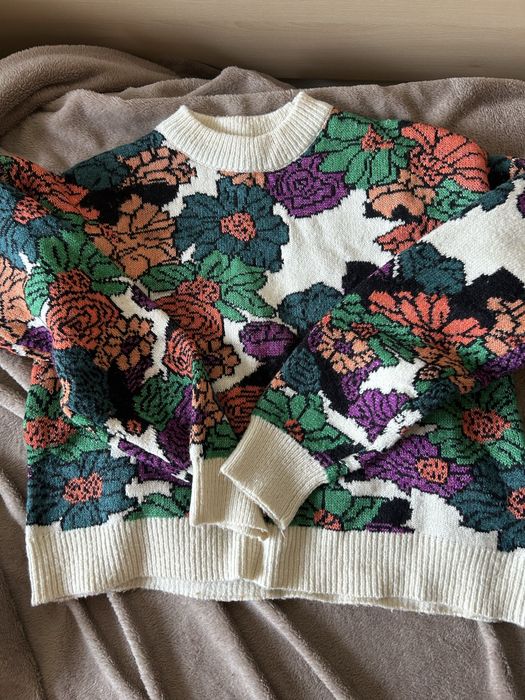Sweter w kwiaty