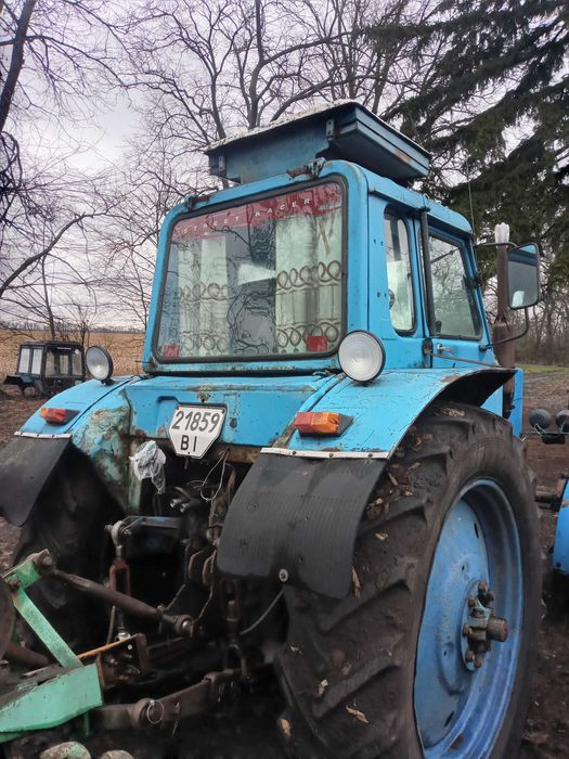 Продам два трактори мтз 80 .