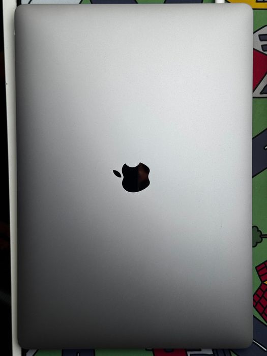 MacBook Pro 15.4" i9 32GB RAM 256GB SSD 2019 A1990