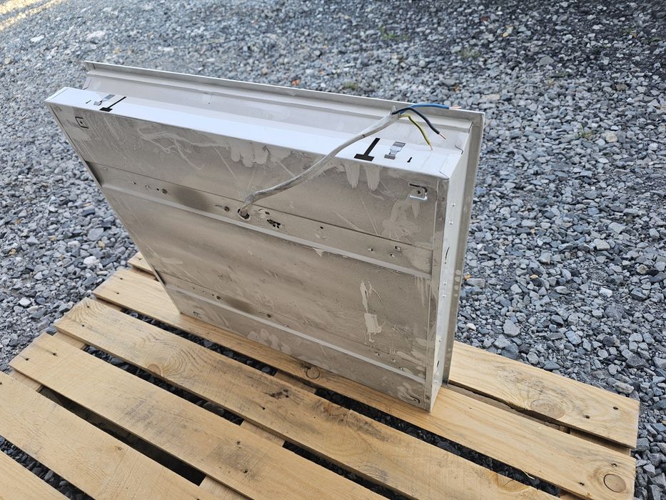 Lampa kasetonowa używana Gratis świetlówki oprawa rastrowa