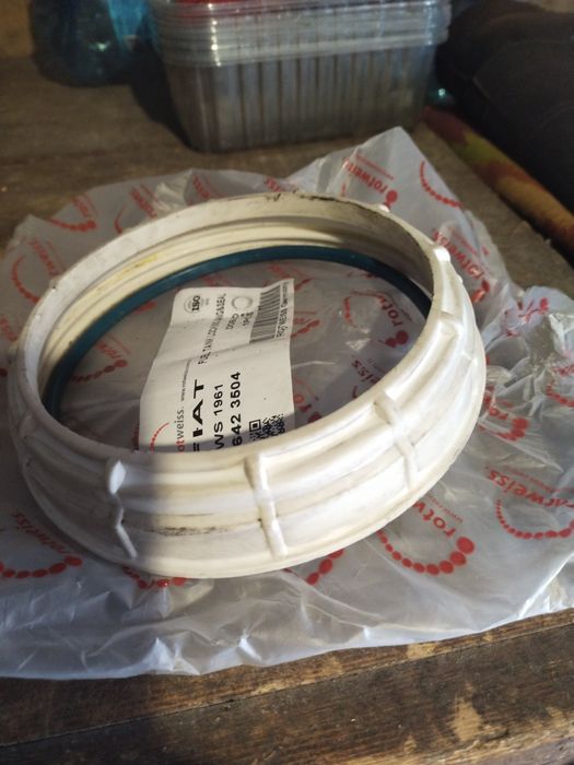 Продам кришку бака на Фіат !!!