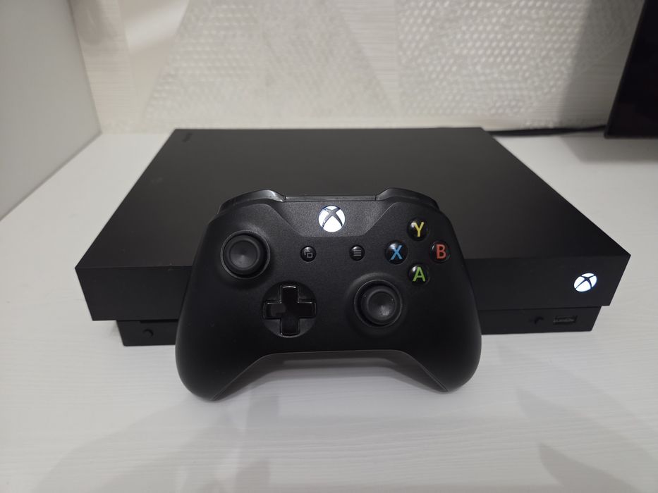 Ігрова ариставка Xbox One X 1 TB