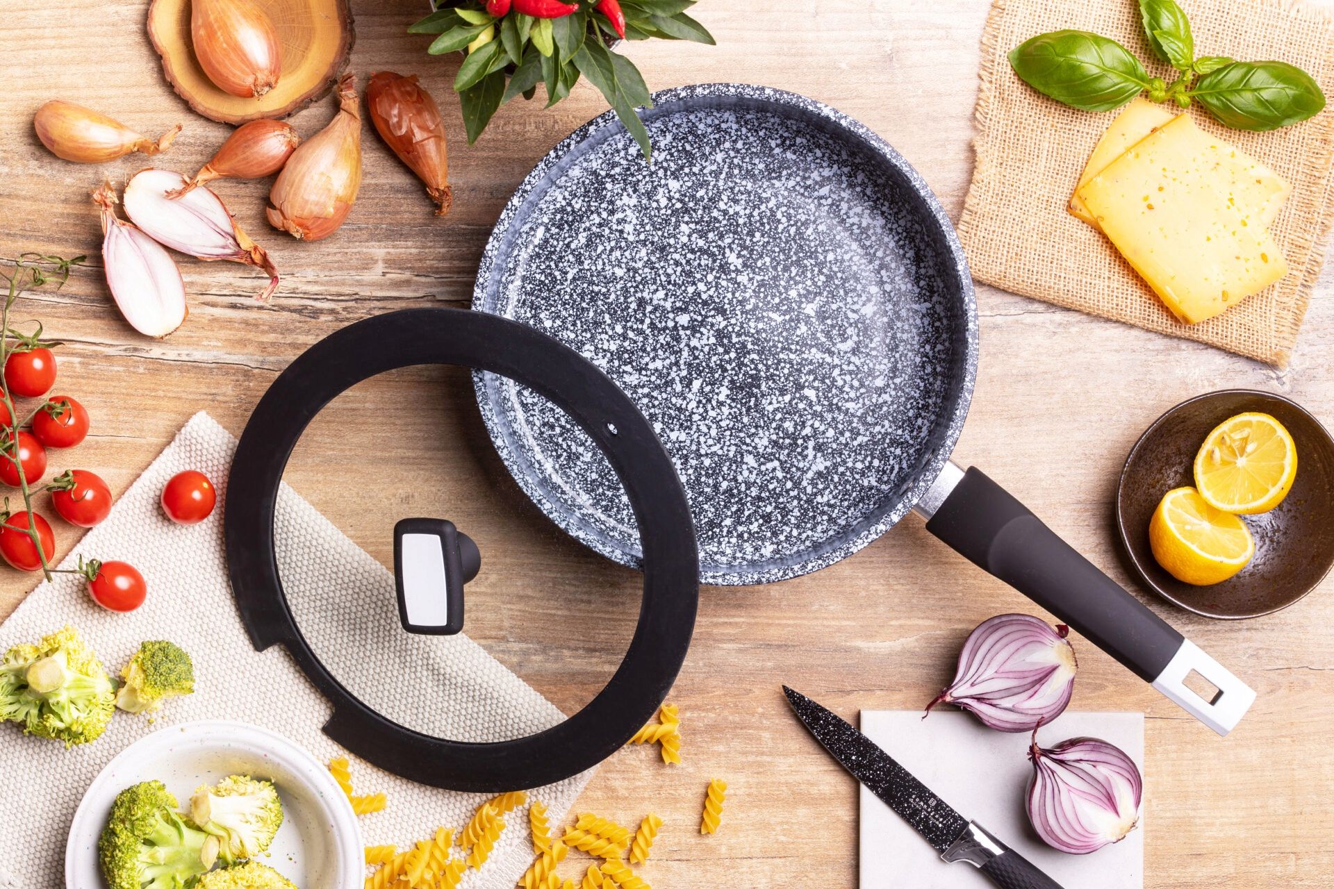 Patelnia tradycyjna Edenberg 28 cm non-stick (nieprzywierająca)