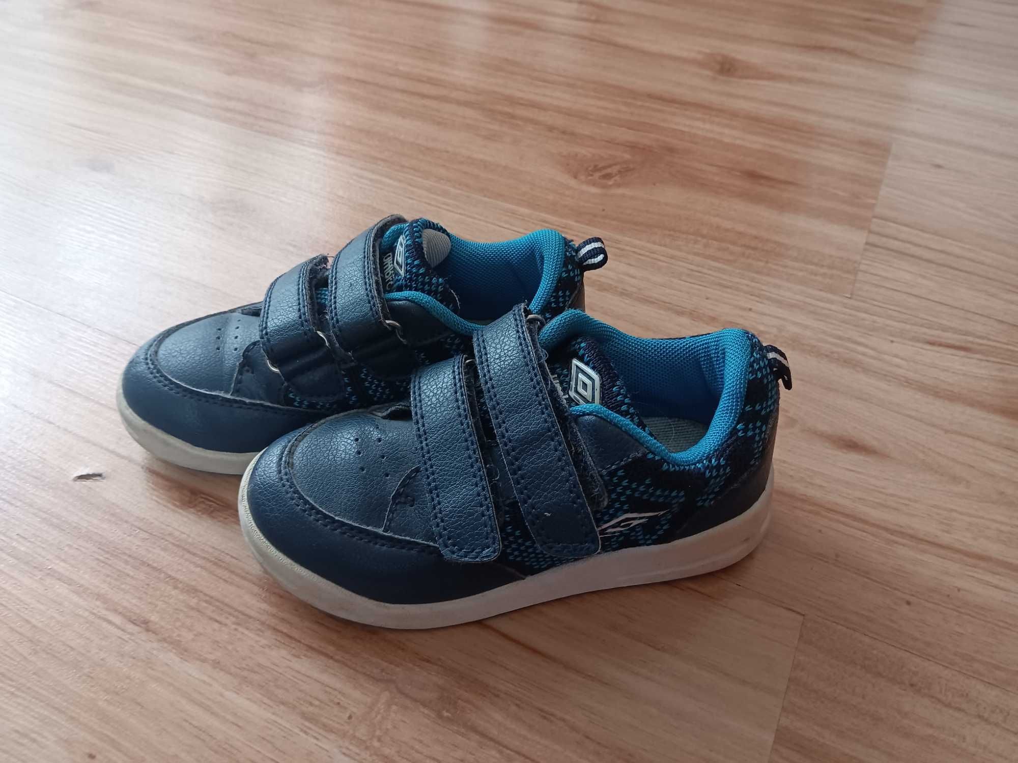 Buty dziecięce Umbro, rozm. 27, wkładka 17,2 cm