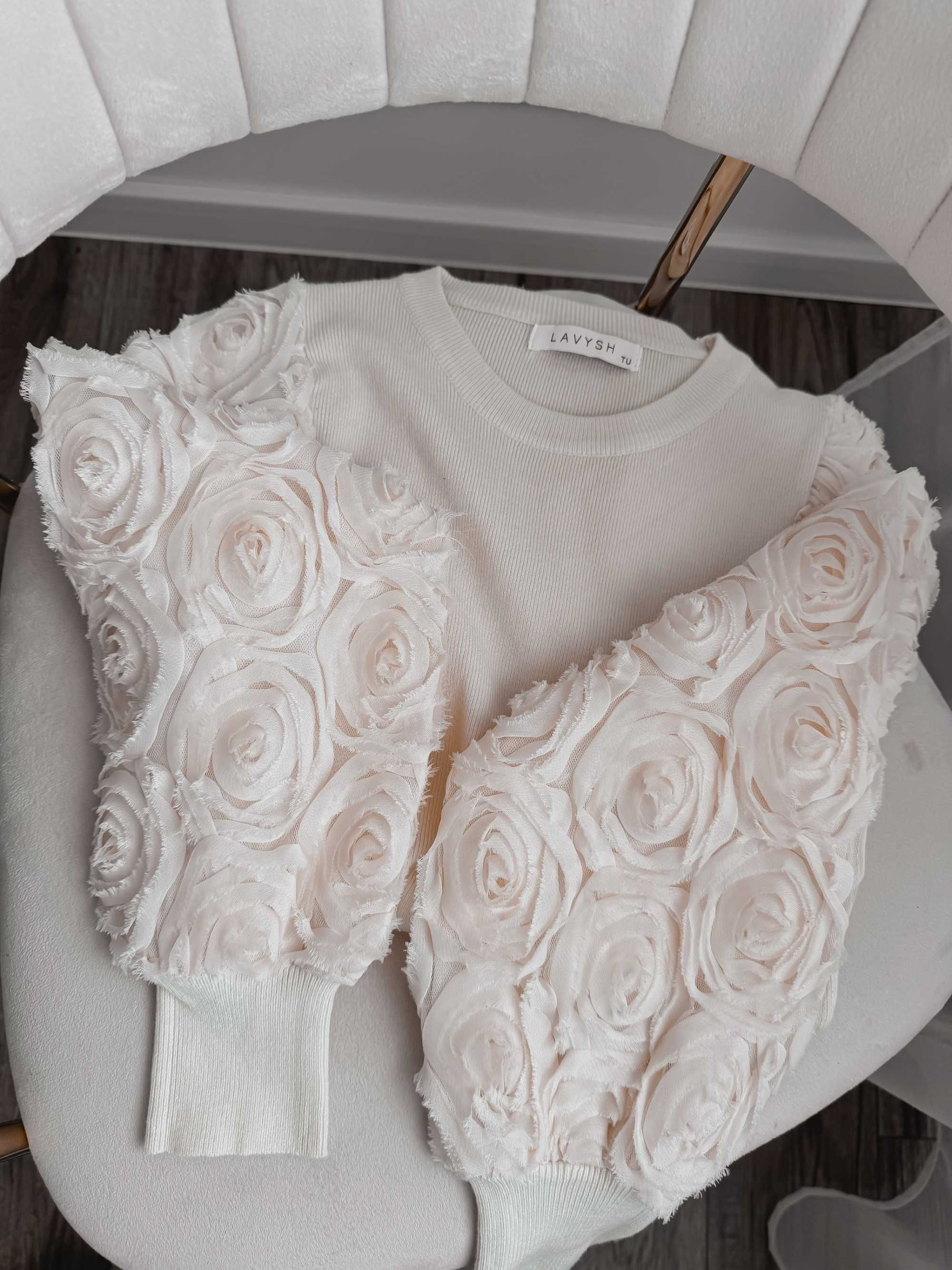 Sweter kaszmir wiskoza wełna róże 3d kwiaty tiul rękawy kaszmirowy beż
