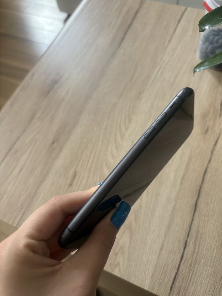 Iphone 11 bez gwarancji w bardzi dobrym stanie