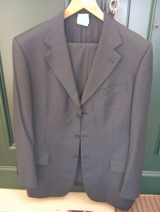 Fato de homem como novo